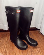 Hunter Black Matte Rainboots