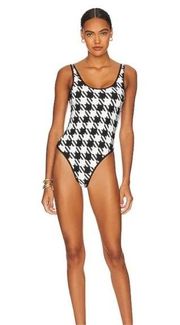 WeWoreWhat Piped Scoop One Piece Swimsuit Black White Houndstooth Medium