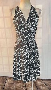 Ellie Kai sleeveless gray and white floral true wrap dress size 2