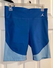 Active Tight Fit Blue Shorts Women’s Sz M D05026-407 MSRP $60 (2 Pockets)