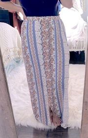 Buttons size large floral maxi skirt