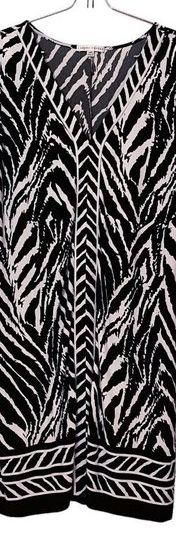 Sandra Darren zebra print shift dress women's sz 14P Black and White v-neck