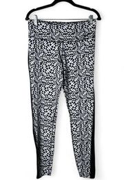 Nike  -  Women’s DriFit Geometric Leggings Black & White - Sz. L