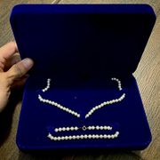 Kay Jeweler’s 14K Freshwater Pearl Necklace & Bracelet Set In Blue Velvet Box