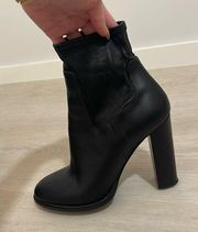 Vince Odelia Bootie size 10