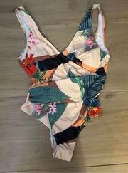 NEW Tropical 1 Pc Bathing Suit Swimsuit Swimwear M