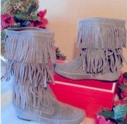 LAUREN CONRAD FRINGE FASHION GRAY BOOTS