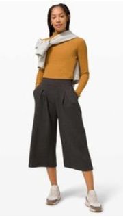 Lululemon | Can You Feel the Pleat SHR Crop Pant in Heathered Black Size 4