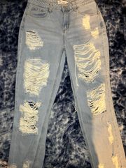 Distressed Lightwash Boyfriend Jeans