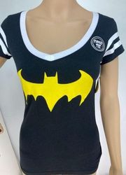 "BATMAN" LOGO GRAPHIC FAN CLUB V NECK VARSITY CAPED T-SHIRT JRS SIZE: S 3/5 NWT