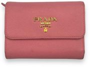 PRADA
Saffiano Metal Flap Wallet Peonia