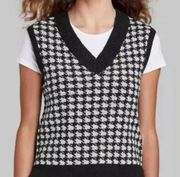 Wild Fable Black And White Sweater vest Size Medium