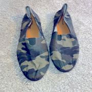 - Forever green canvas camo flats size 10