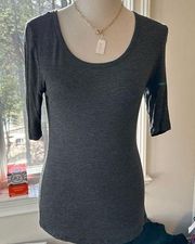 Zenana Outfitters Chico Elbow length Scoopneck Tee, Sie small, Like new