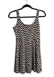 Victorias Secret Pink Size Small geometric Boho Sleeveless Fit & Flare Blk/White