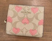 coach Snap Wallet In Signature Canvas With Heart Print cq145