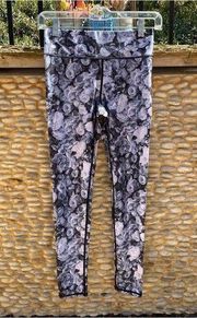 Terez NWOT Womens Gray/Silver Rose/Floral Print Performance Leggings. Size XS.