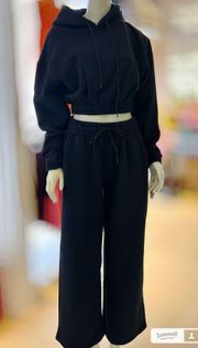 Long Sleeve Sweatsuit Set With Hoodie And Wide Pants. Size M