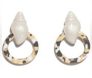 NWOT  Shell Button Front Hoop Post Earrings Tan White Black Beachy