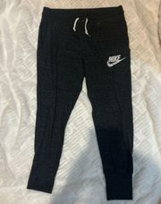 Women’s  Cropped Joggers