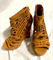 NWT Gianni Bini Wedges