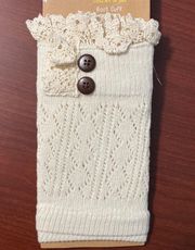 ALTER’D STATE— ivory knit boot cuffs trimmed with brown buttons New OS