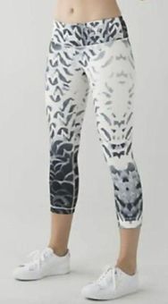 Lululemon Wunder Under Crop II Pretty Plume Angel Wing Black 6 Gray White  Size 4 - $32 - From Gulfcoast