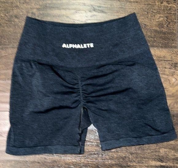 Alphalete amplify shorts - medium grey