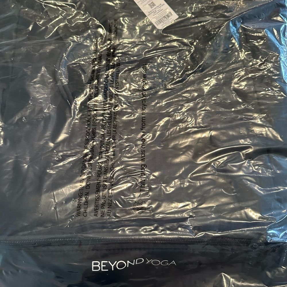 Beyond Yoga NEW Black Drawstring NEW Black Convertible Gym Bag