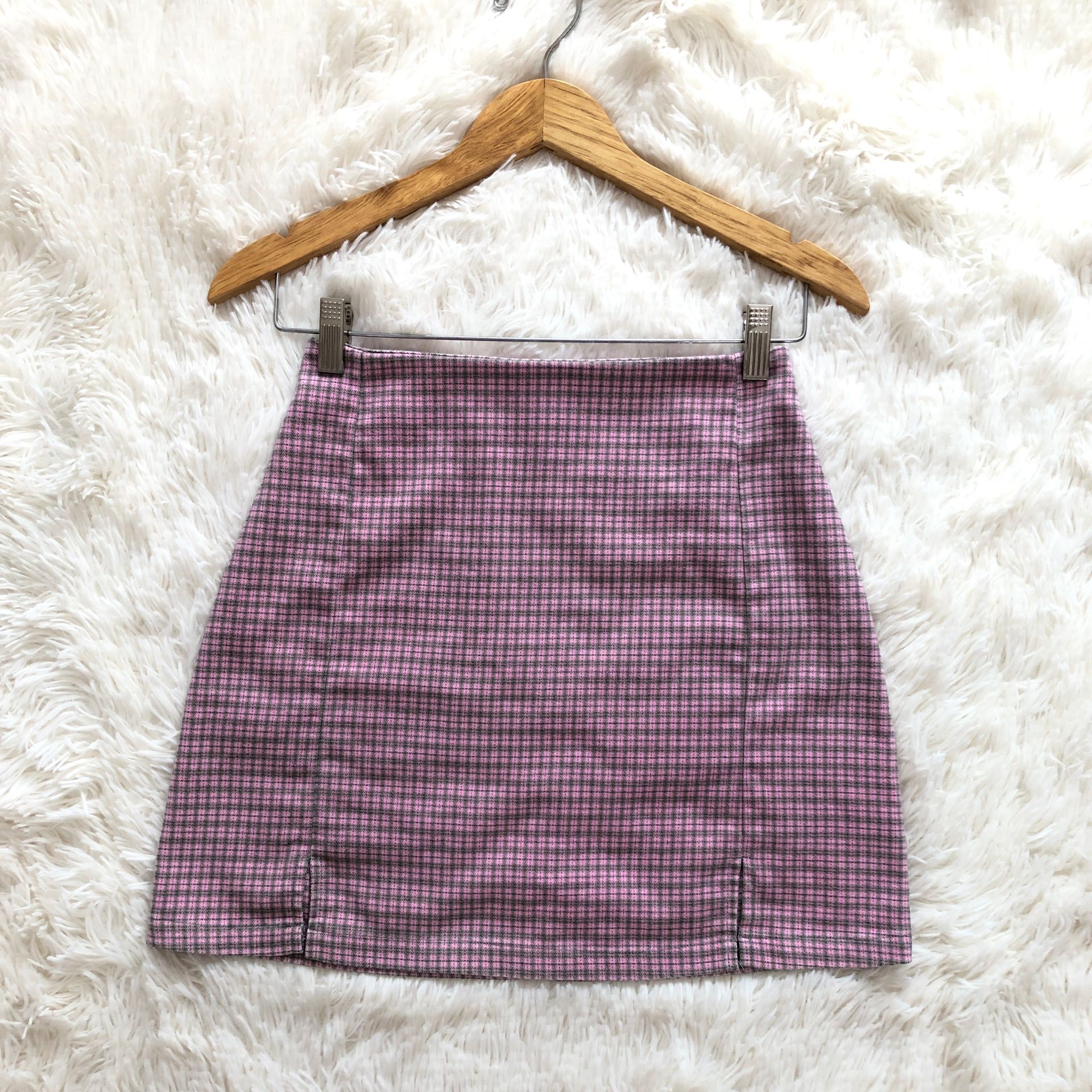 Brandy melville pink plaid cara skirt hotsell