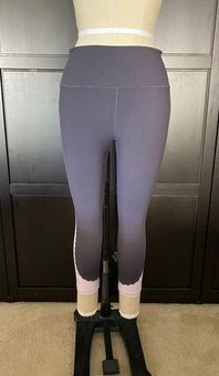 Athleta Elation Scallop Capri Leggings Size M - $25 - From Flora