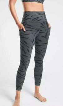 Athleta Salutation Stash Pocket II Zebra 7/8 Tight Grey Leggings