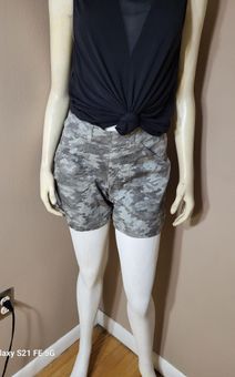 Spanx Womens Camo Stretch Twill Shorts, 6 Sz XS..in great