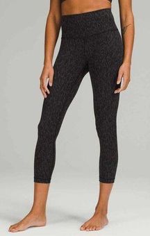 Lululemon Size 4 Black Flow Cropped Leggings  Cropped leggings, Leggings  shop, Clothes design