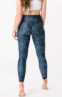 Zyia Stone Leopard Light and Luxe Scrunch Leggings size 4