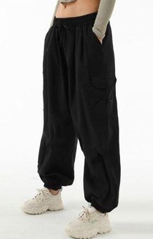 Y2K parachute cargo pants. cinchable waistband and