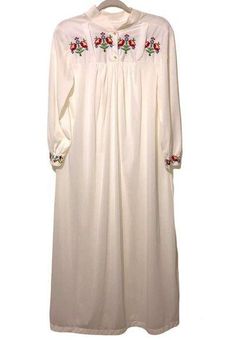 American Vintage Vintage 60s hollywood vassarette munsingwear White  embroidered housedress Small - $48 - From Kerrii