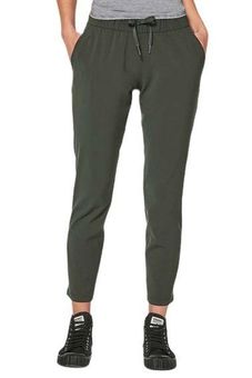 Lululemon On The Fly Pant Woven 28 Evergreen Size 6 W5AHOS - $57 - From  Julie