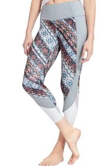 Athleta Nomad Salutation Capri Mesh‎ Leggings Women's Small - $24 - From  Jesse