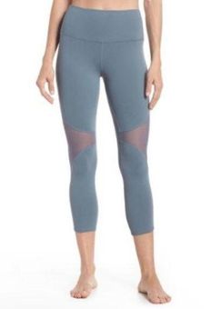 Alo Yoga High Waisted Coast Capri Leggings Concrete Size Small - $29 - From  Nadine