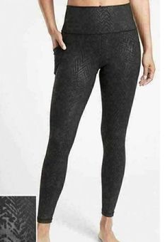 Athleta Salutation Stash Pocket II 7/8 Tight Embossed Leggings