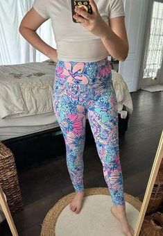 Lilly Pulitzer Luxletic UPF 50+ Weekender High Rise Legging Multi Pop Up  Got You Size M - $76 - From Madi
