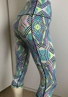 Victoria's Secret Sport Knockout Capri Leggings Floral Size Small