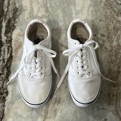 Vans • Women’s • Sneakers • Size 8