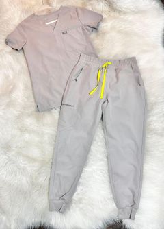 2pc light grey jogger Zamora scrub pants and top