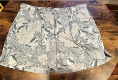 Gloria Vanderbilt | women’s paper bag style shorts. Size: 14