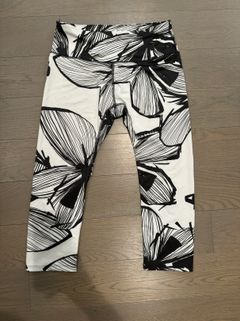 Layer 8 Medium Capri Athleisure Leggings Workout Exercise Black White Floral