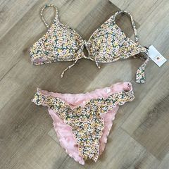 NWT SHADE TO SHORE BIKINI SET. Size Med.8-10. Darling floral print.