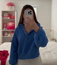 Cropped Blue Sweatshirt