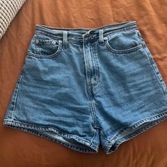 Levi's High Loose Shorts 